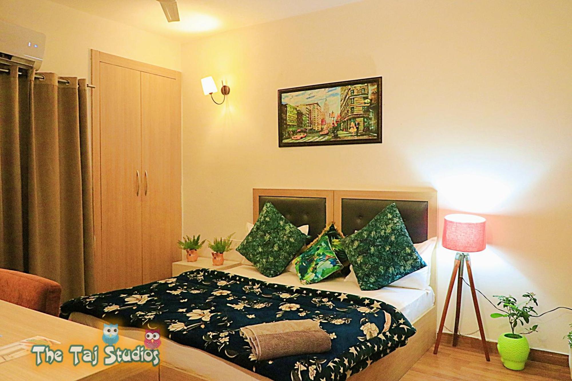 Top Luxury & Couple Friendly Stay Gp By Taj Suites & Studios #New Year Party & Stay نويدا المظهر الخارجي الصورة