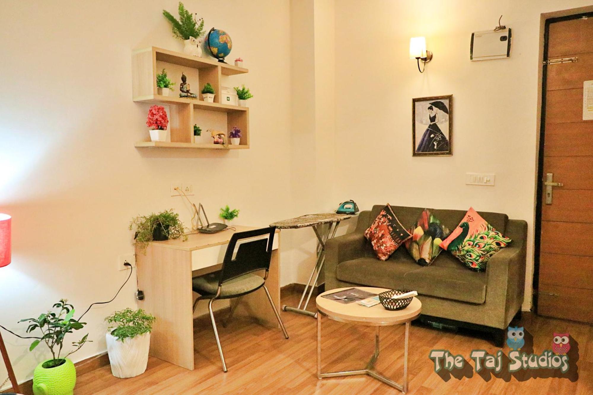 Top Luxury & Couple Friendly Stay Gp By Taj Suites & Studios #New Year Party & Stay نويدا المظهر الخارجي الصورة