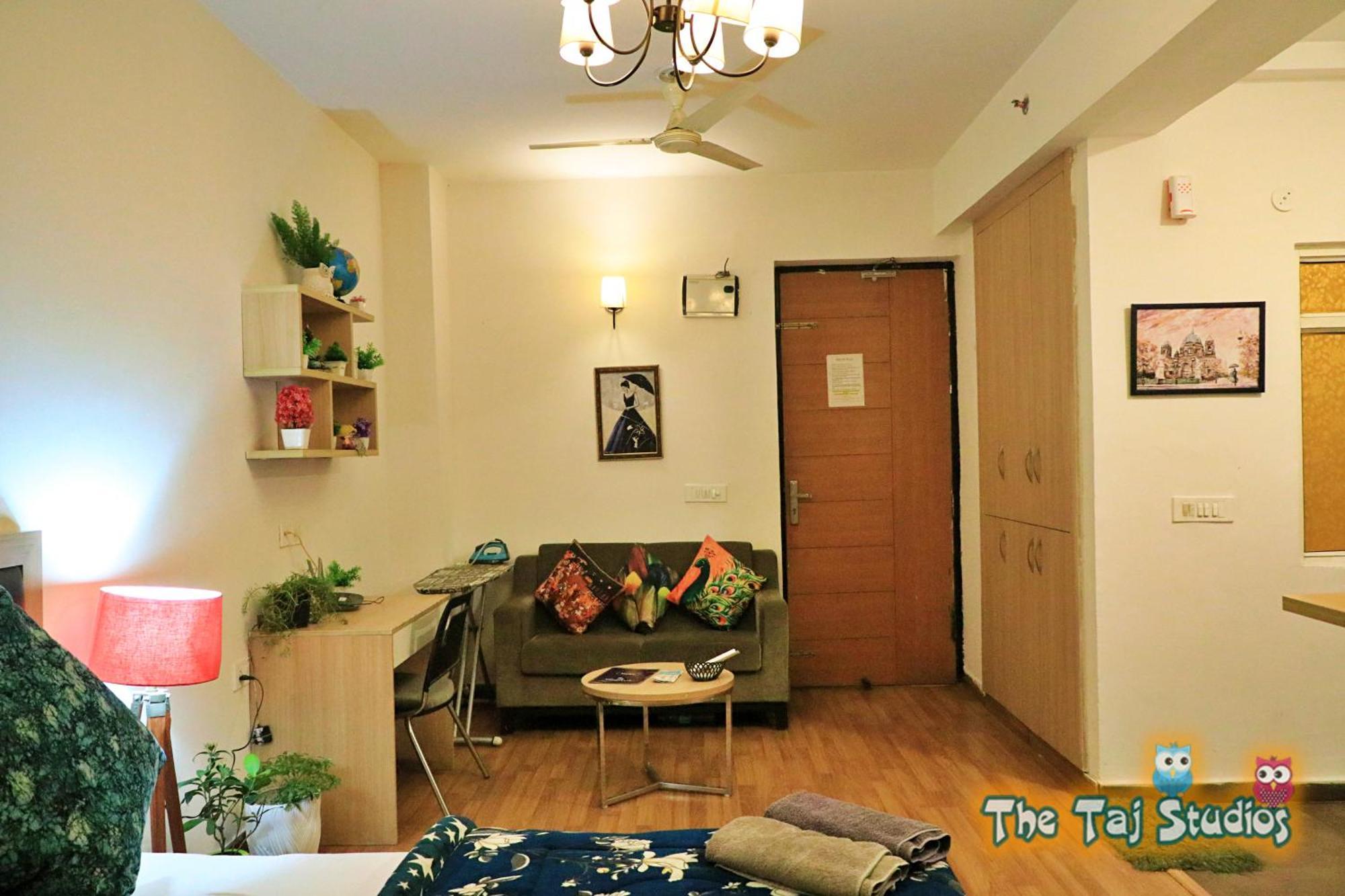 Top Luxury & Couple Friendly Stay Gp By Taj Suites & Studios #New Year Party & Stay نويدا المظهر الخارجي الصورة