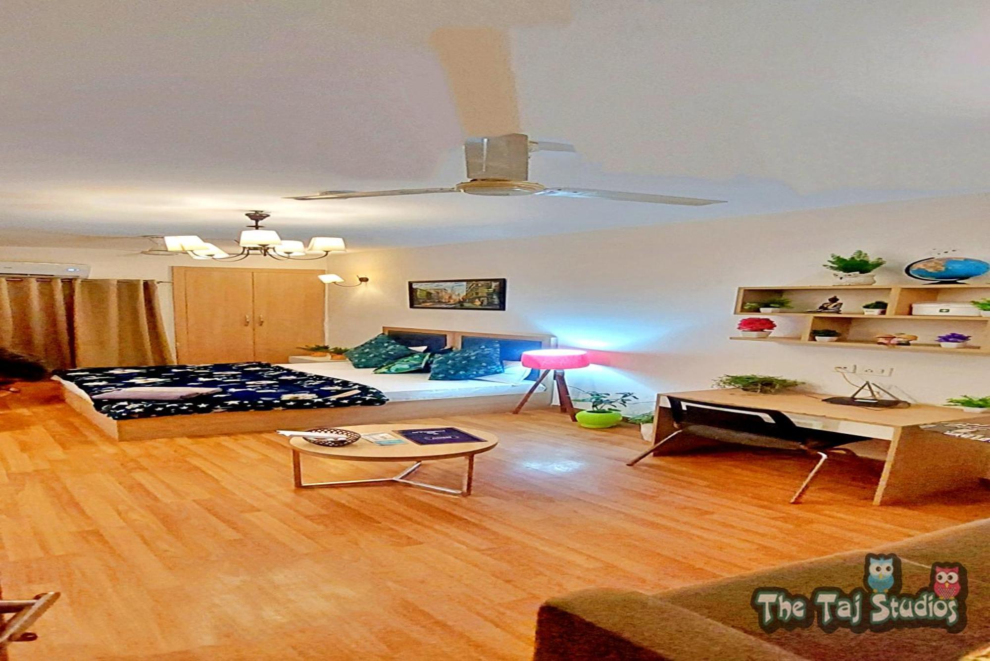 Top Luxury & Couple Friendly Stay Gp By Taj Suites & Studios #New Year Party & Stay نويدا المظهر الخارجي الصورة